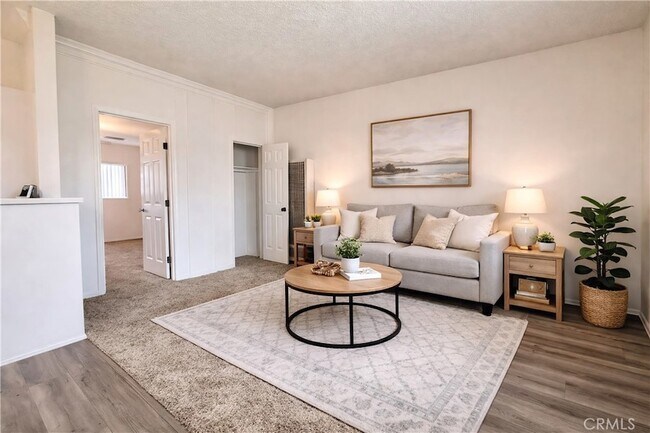 Building Photo - 1820 W Sallie Ln