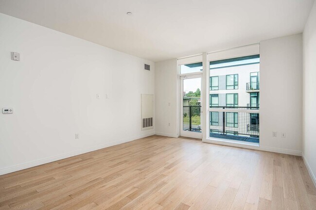 Building Photo - 255 Brunswick St