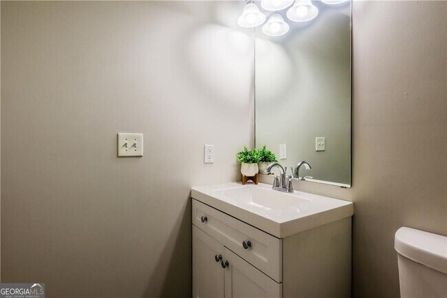 Building Photo - 5823 Strathmoor Manor Cir