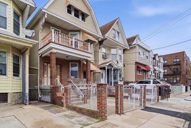 Building Photo - 18 Boyd Ave