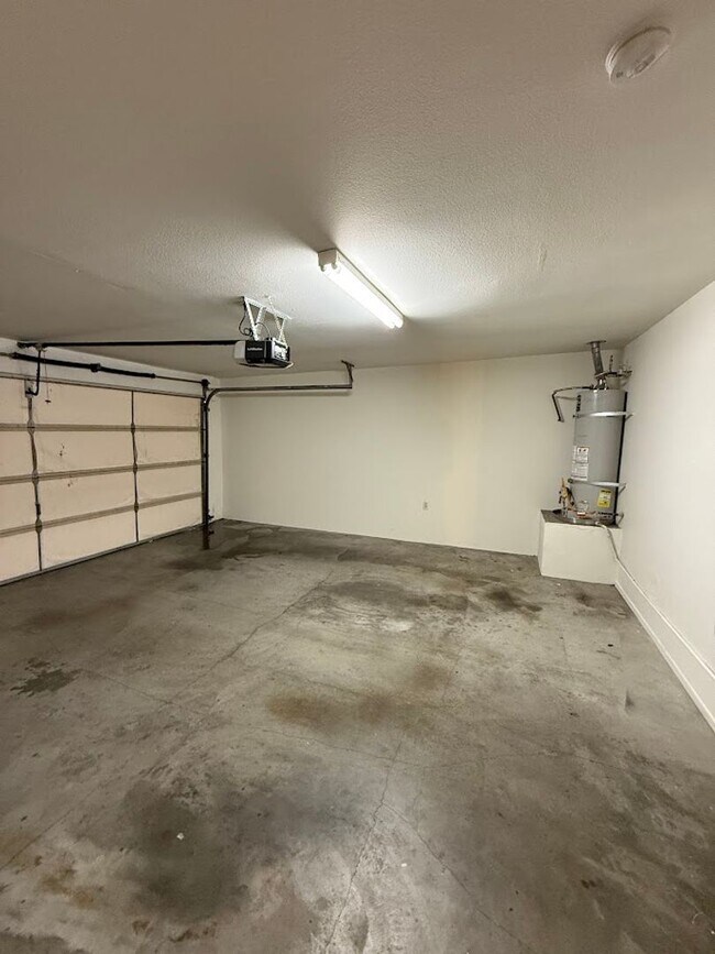Building Photo - Beautiful 3 Bedroom 2 1/2 Bathroom Granada Hills Townhouse! Must See! Ready For Move-In!