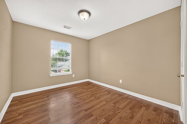 Building Photo - 4011 Alexis Cir