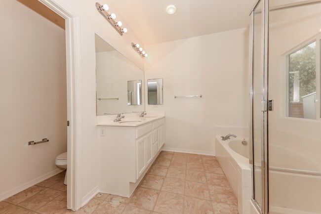 Building Photo - 1060 Indiangrass Dr