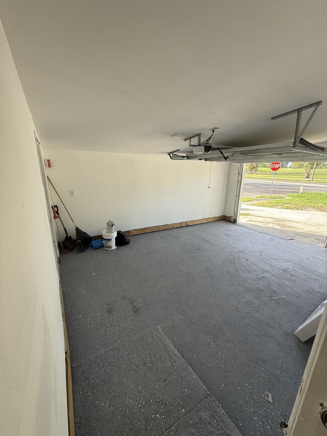 Building Photo - 732 62nd Ave N