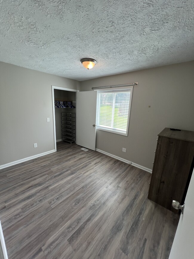 Building Photo - 15867 Wood Rd