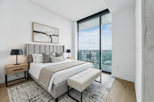 Building Photo - 610 Davis St