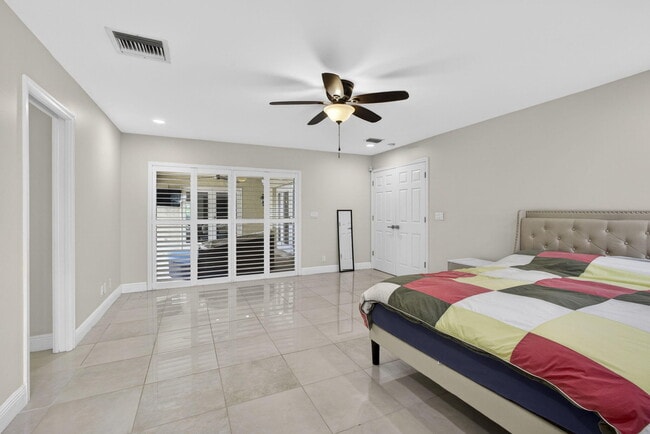 Building Photo - 5463 Sea Biscuit Rd