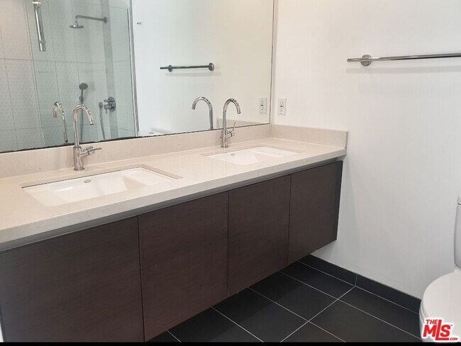 Building Photo - 1611 S Beverly Glen Blvd