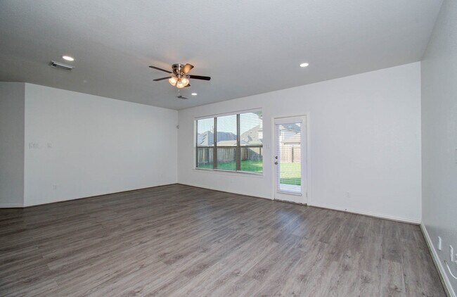 Building Photo - 22314 Mosshall Ct