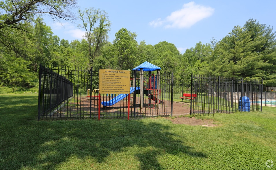 Primary Photo - Woods at Addison