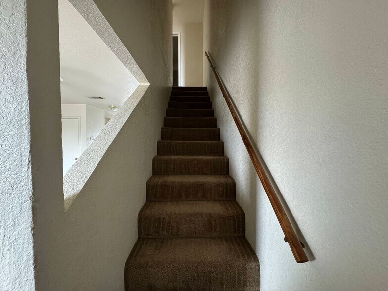 Building Photo - 1706 Tanner Cir