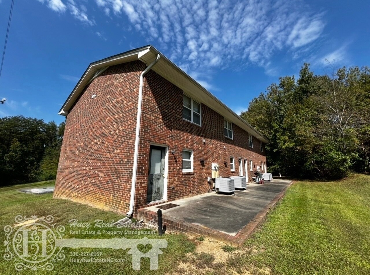 Building Photo - 296 7th St