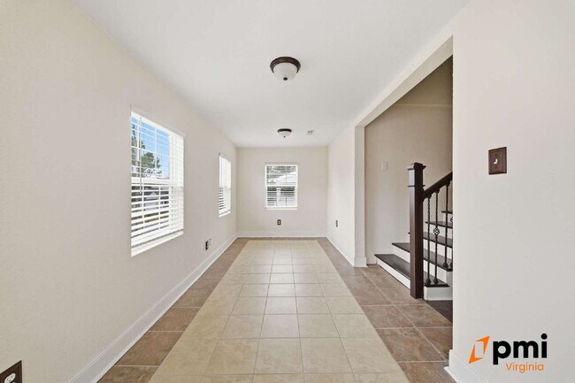 Building Photo - 4 BEDROOM 2 BATH RENOVATED HOME IN NORFOLK, PETS ACCEPTED