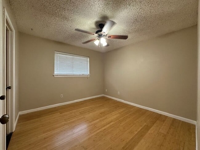 Building Photo - Family home in Huntington Subdivision in P...
