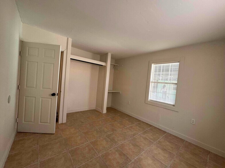 Building Photo - 610 Fenfield Ave