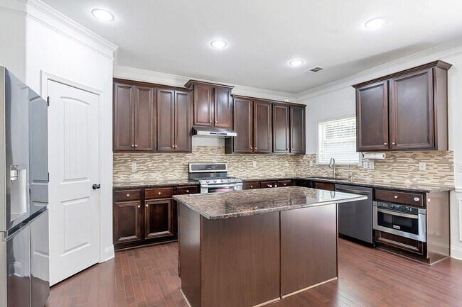Building Photo - 2635 Azalea Bluff Dr