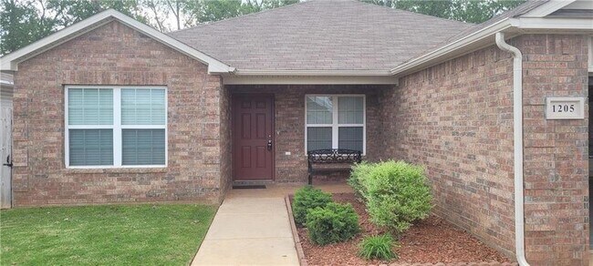 Primary Photo - 1205 Ironstone Dr