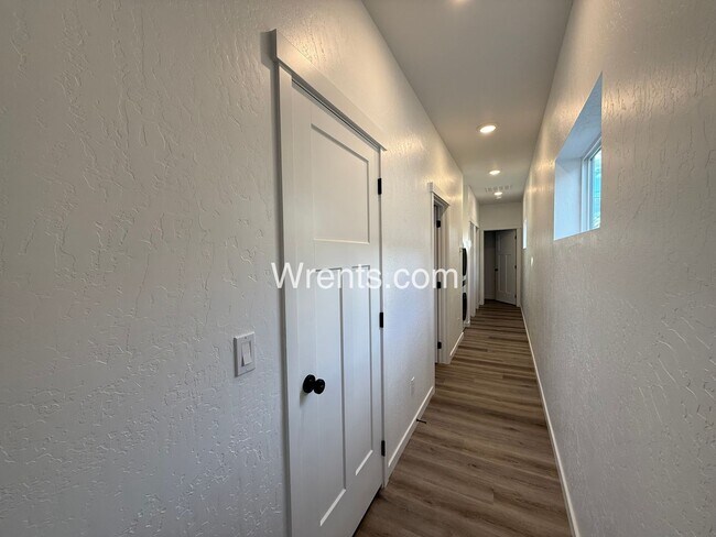 Building Photo - Brand New 3 Bed / 2 Bath Duplex Near Parks & Golf - W/S/G Included