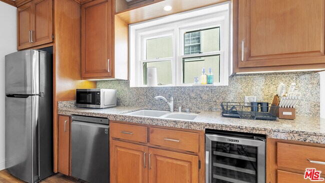 Building Photo - 10575 Holman Ave