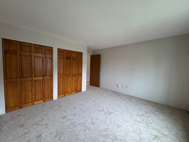 Building Photo - 379 Huse Rd