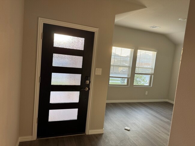 Building Photo - 919 Elijah Ln