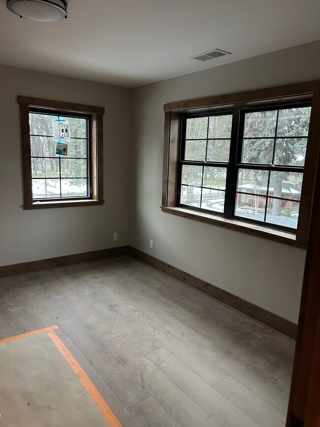 Building Photo - 1062 N A St