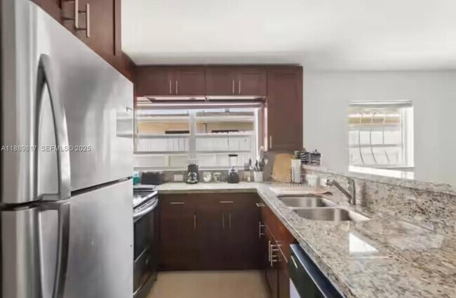 Building Photo - 2543 SW 58th Manor