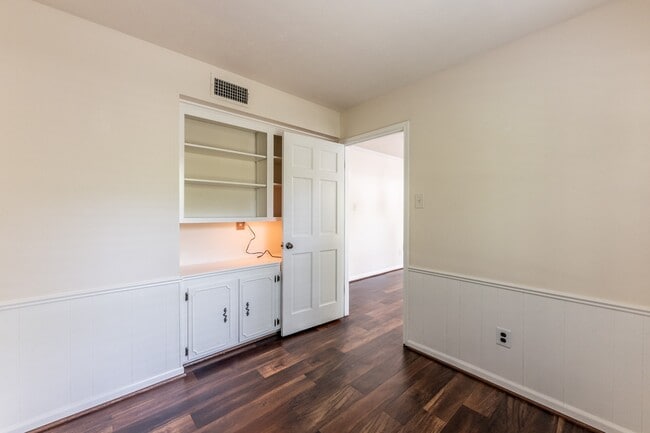 Building Photo - 1006 Amesbury Ct