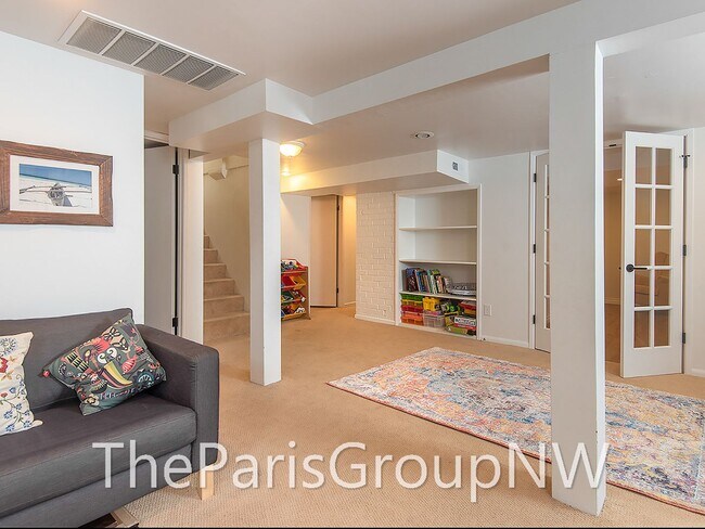 Building Photo - Renovated Magnolia Home – Open Floor Plan ...