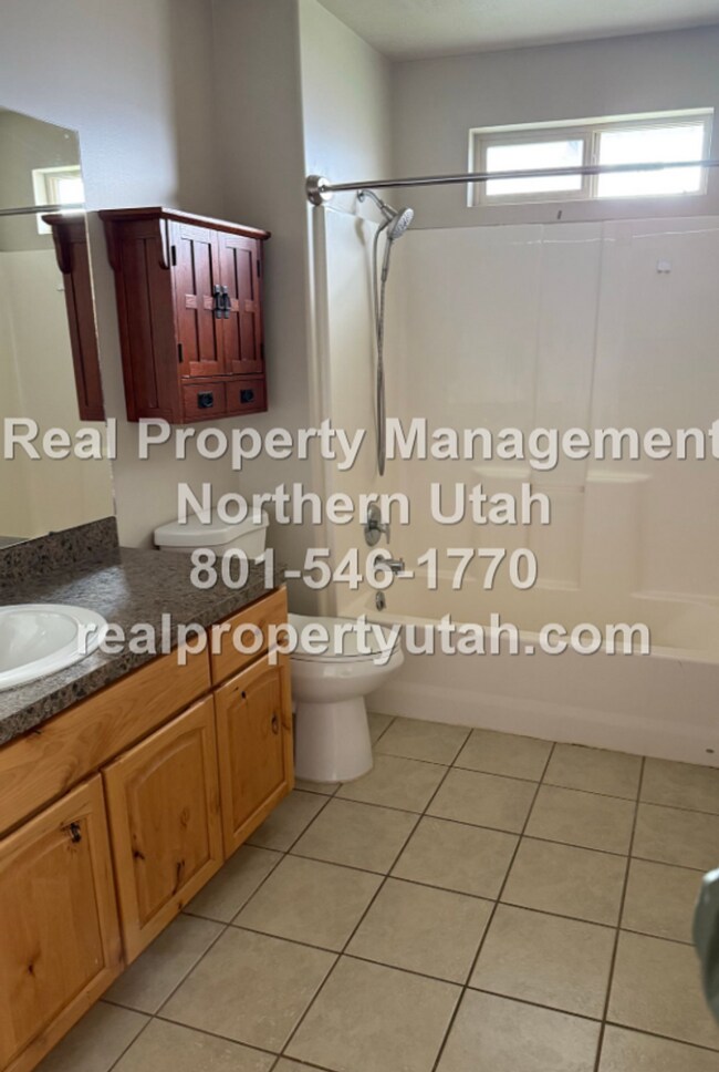 Building Photo - 3 Bedroom 2 Bath Home Now Available!