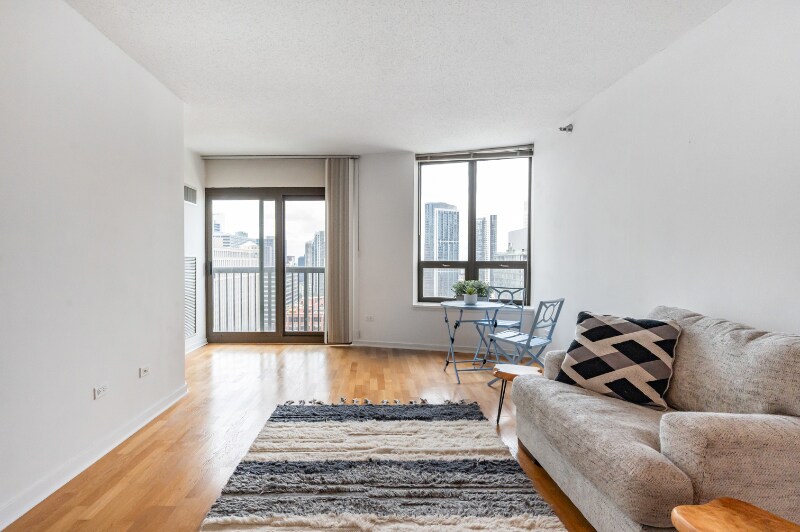 Building Photo - 400 N La Salle Dr