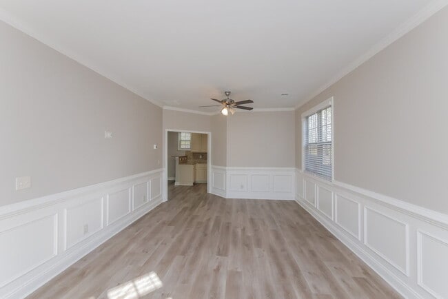 Building Photo - 184 Greenview Dr