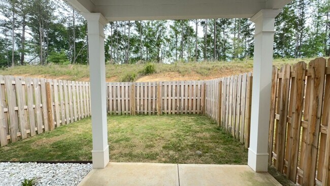 Building Photo - 3BED/2.5BATH end-unit townhome in Canterbu...