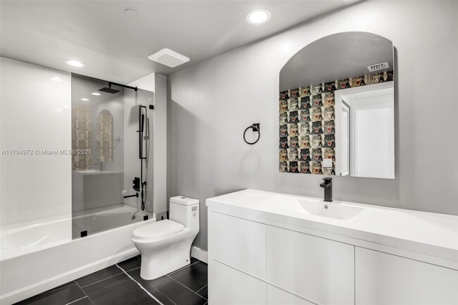 Building Photo - 951 Brickell Ave