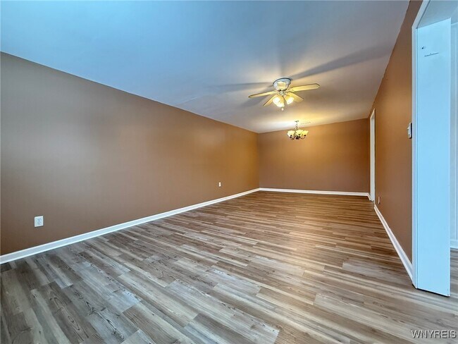 Building Photo - 52 Carol Ln