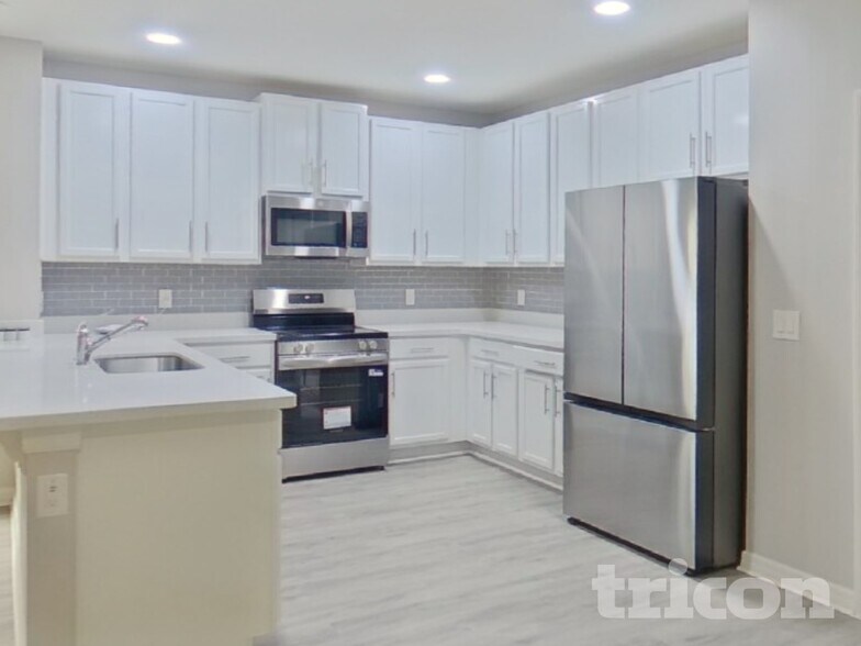 Building Photo - 9539 Oglethorpe Dr