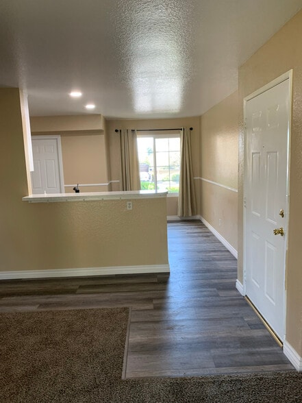 Building Photo - 1365 Crafton Ave
