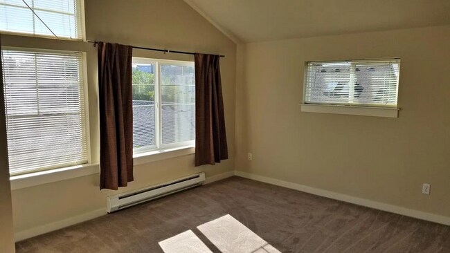 Building Photo - 511 21st Ave