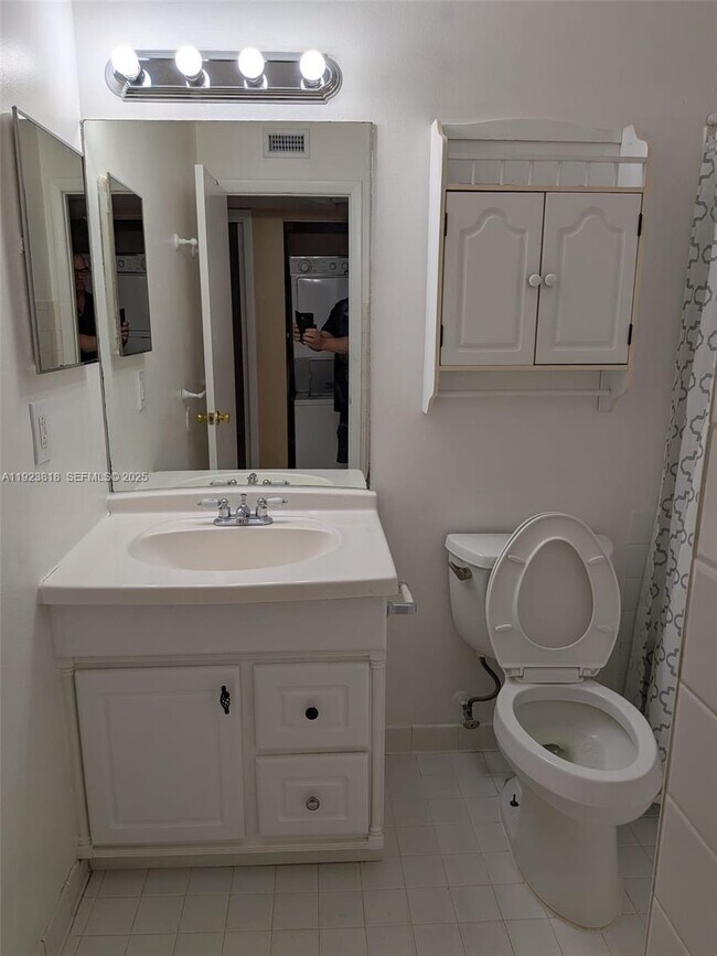 Building Photo - 5494 Courtyard Dr