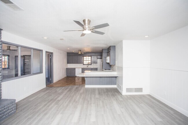 Building Photo - 6114 Nashville Ave