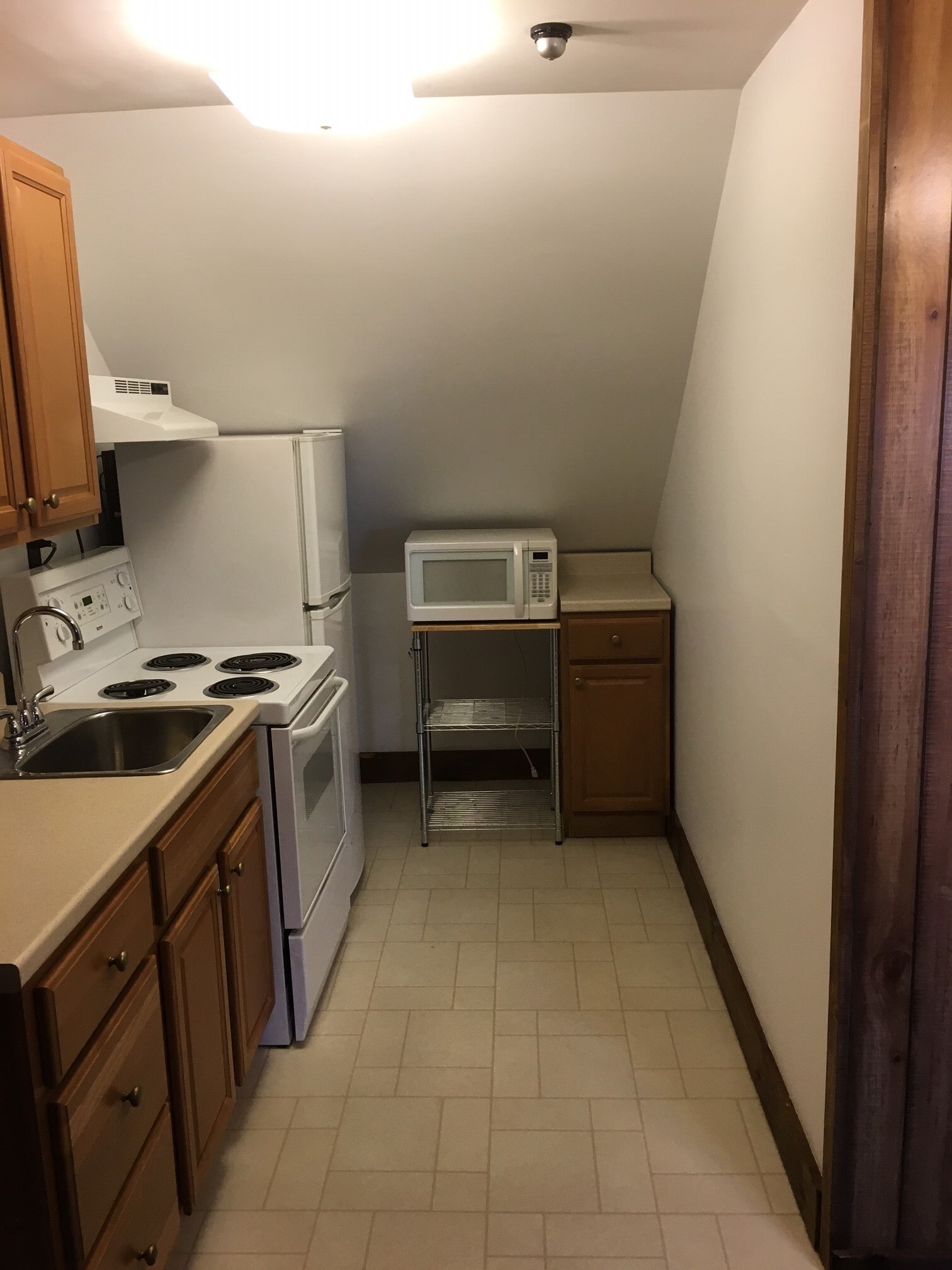Building Photo - 6089 Memorial Dr