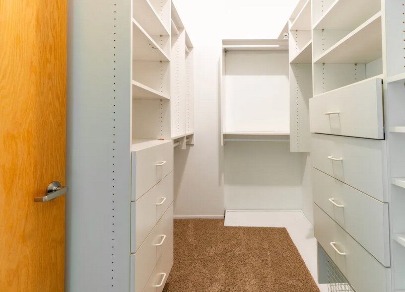 Building Photo - 3630 Avenida del Sol