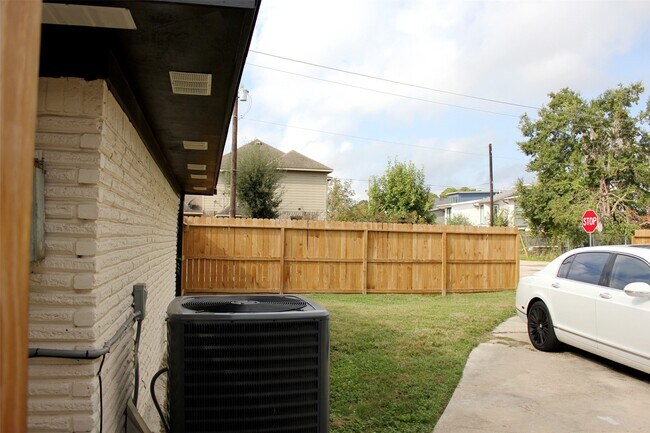 Building Photo - 5310 Randon Rd