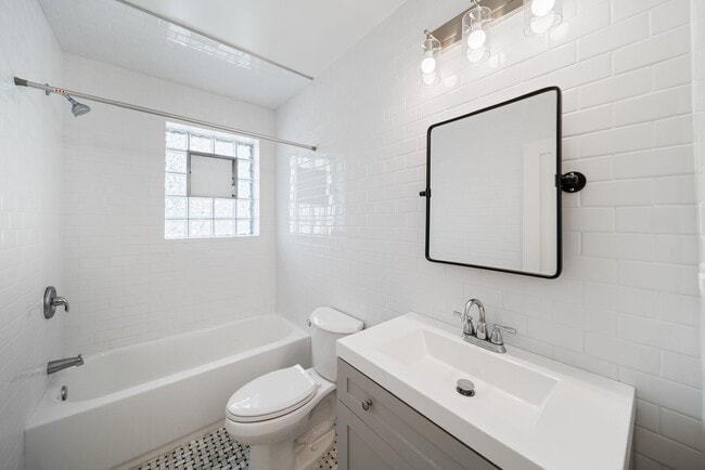 Building Photo - 1118 Garnett Pl