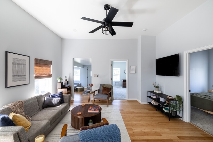 Building Photo - 1121 Laurel St