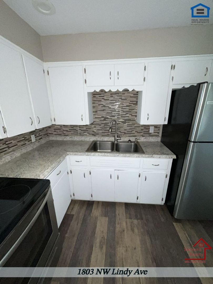 Building Photo - 1803 NW Lindy Ave