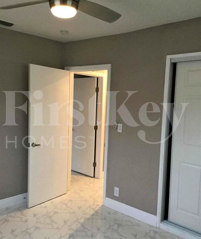 Building Photo - 401 SW 68th Blvd
