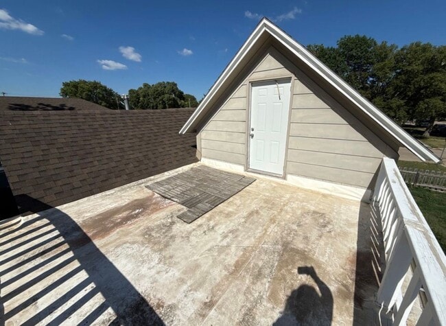 Building Photo - **Move in Ready** 3 bedroom close to downtown!
