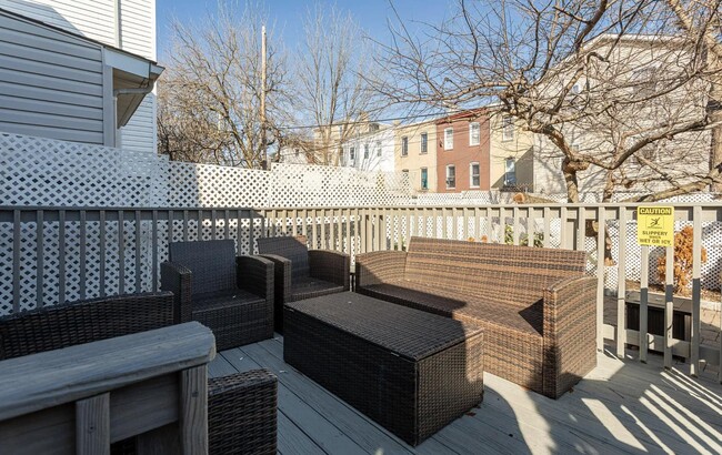 Building Photo - 148.5 Union St