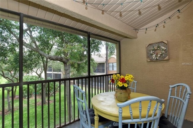 Building Photo - Dr Phillips 2 bedroom 2 bath with 1 car ga...